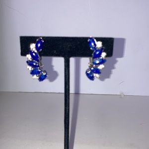 Z111-Vintage clip on earrings that are silver and blue in color.